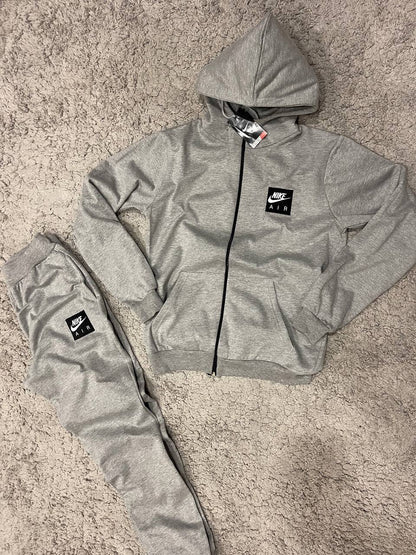 Chándal Nike gris “novedad”